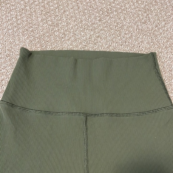 Aerie offline bike shorts size medium, perfect condition - Picture 4 of 6